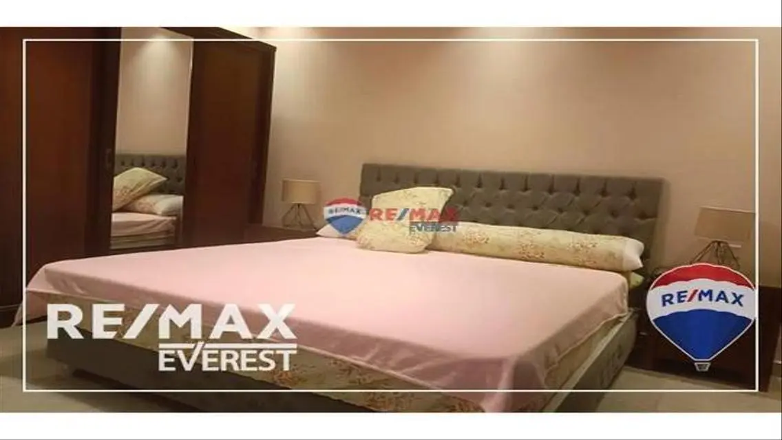 Luxurious Apartment with Study Room and Great Amenities