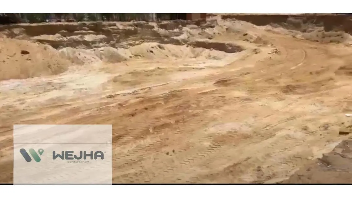 عقار فخم للبيع بمساحة واسعة
