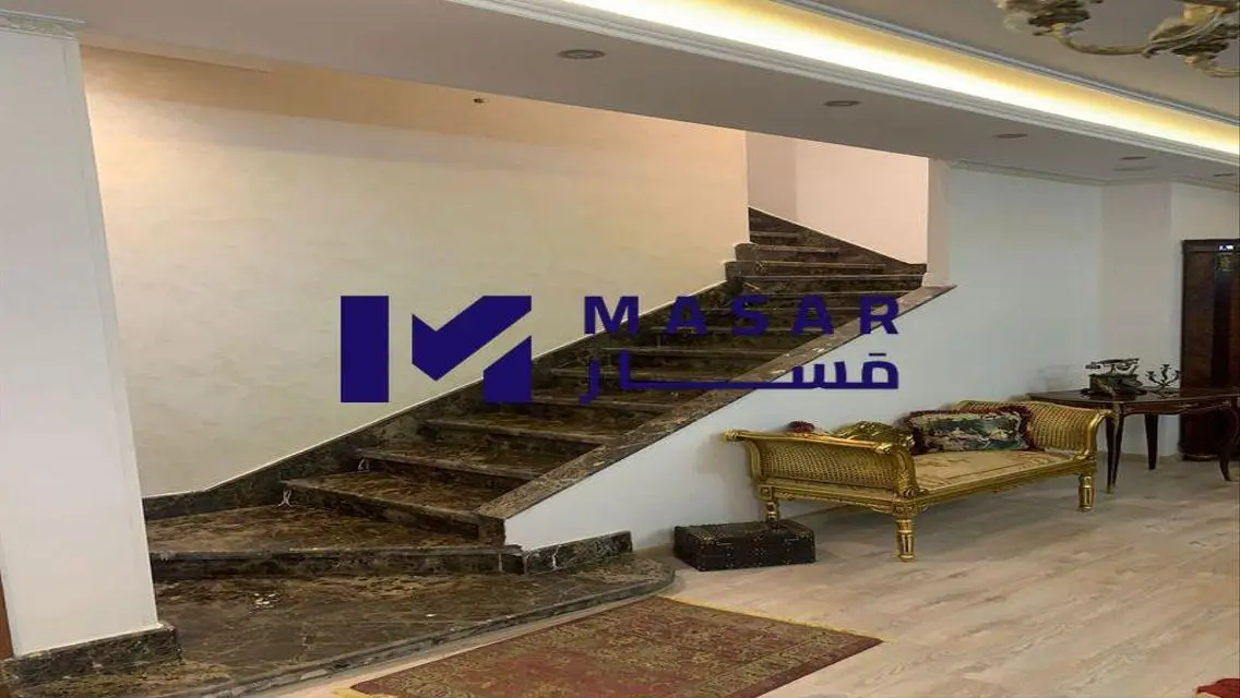 Luxurious Villa with Private Garden and Pool