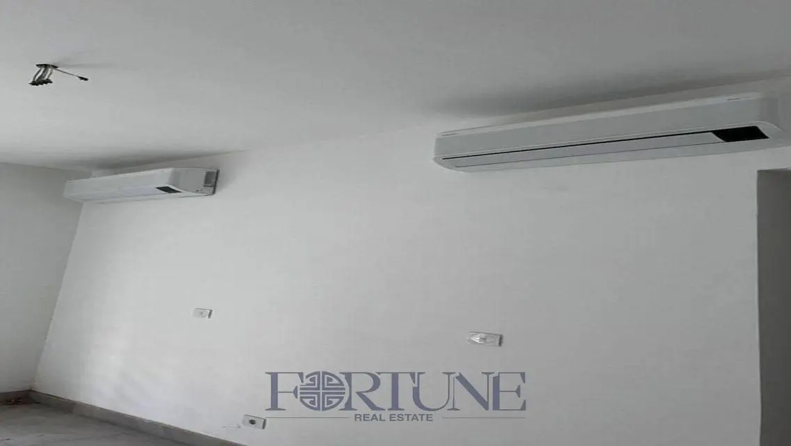 Luxury Apartment with Spacious Area and Lake View Pool