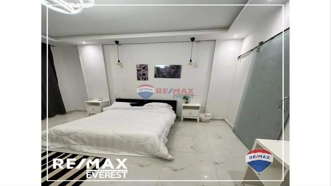 Luxurious Apartment with Study Room in the City Center