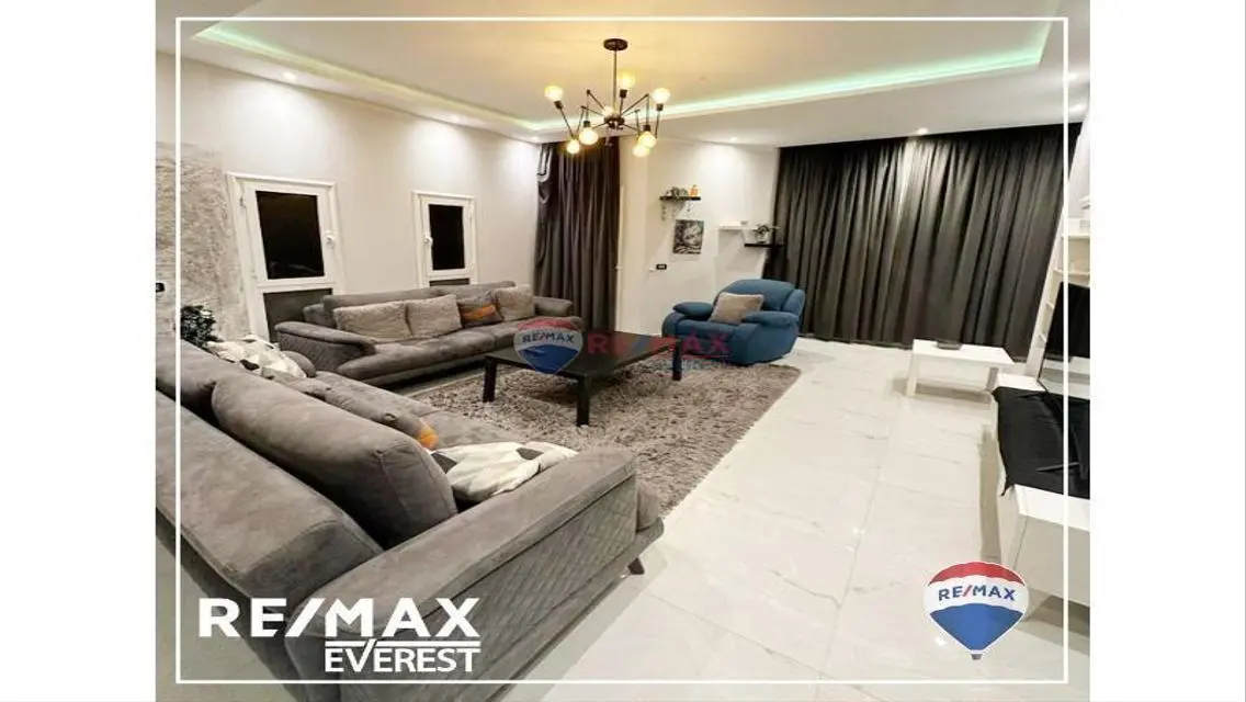 Luxurious Apartment with Study Room in the City Center