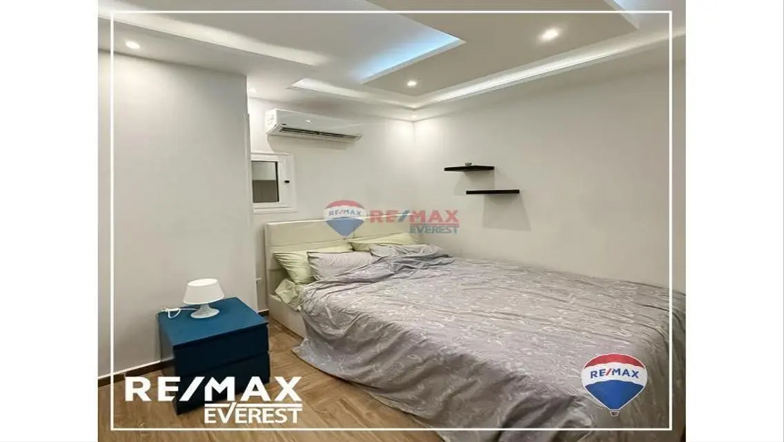 Luxurious Apartment with Study Room in the City Center