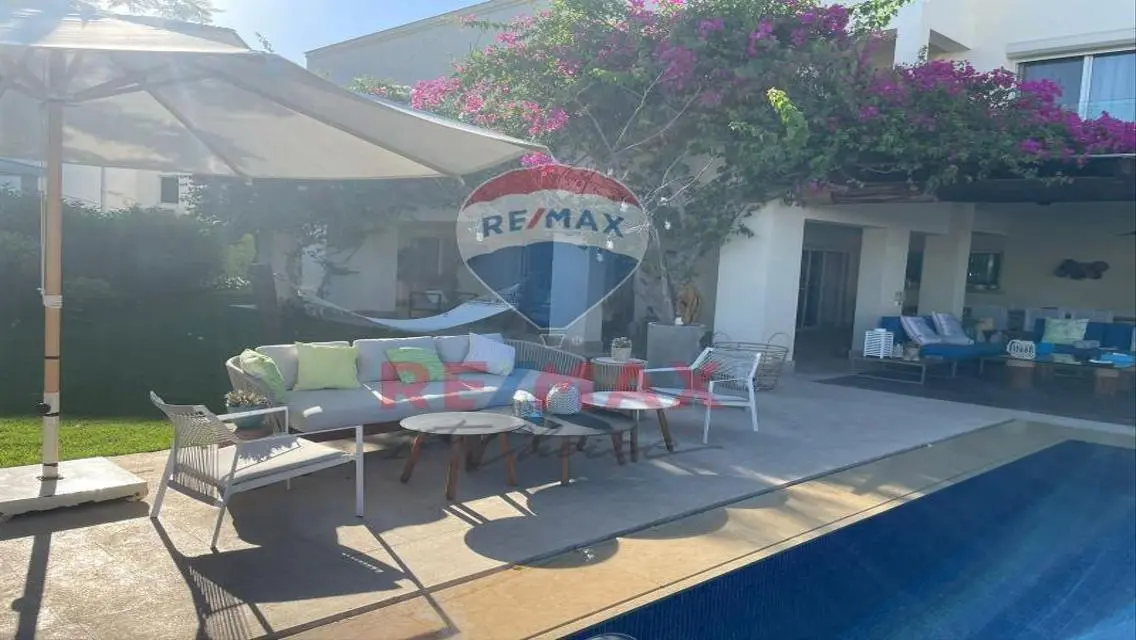 Luxurious Villa with Private Garden in the City Center