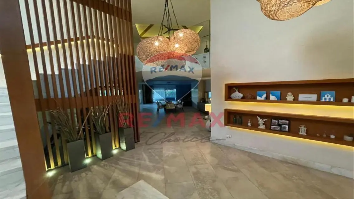 Luxurious Villa with Private Garden in the City Center