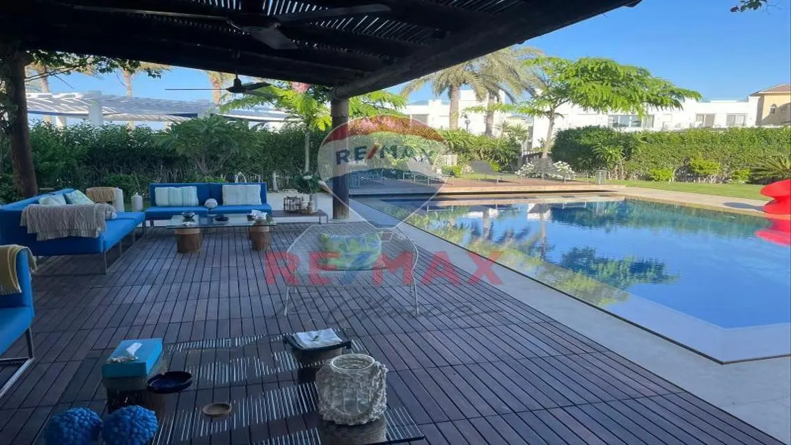 Luxurious Villa with Private Garden in the City Center