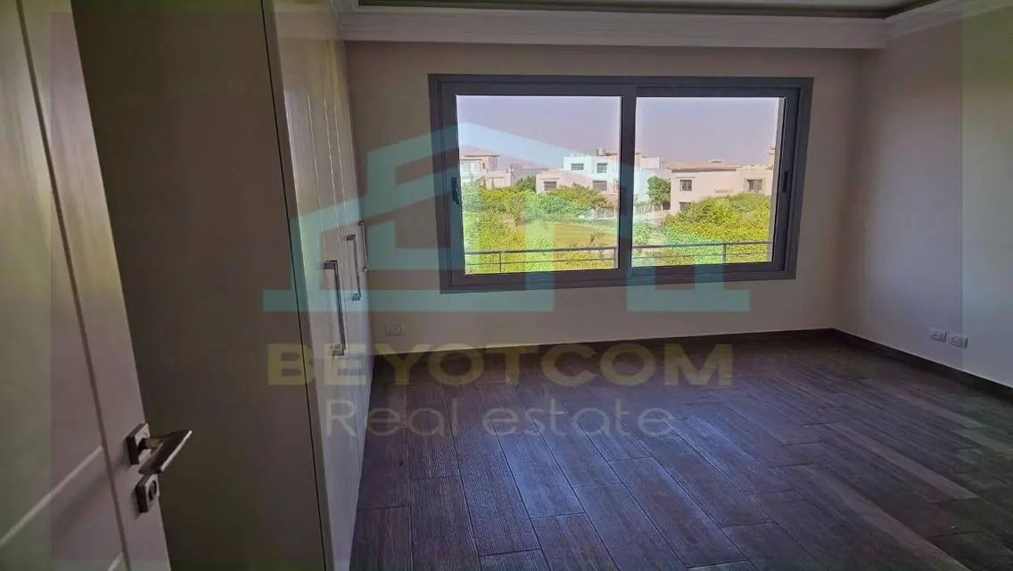 عرض متميز في شقة فاخرة بحديقة خاصة