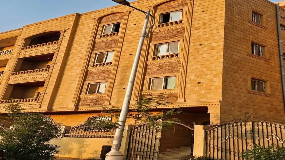 عقار فاخر للبيع مع إطلالة مميزة