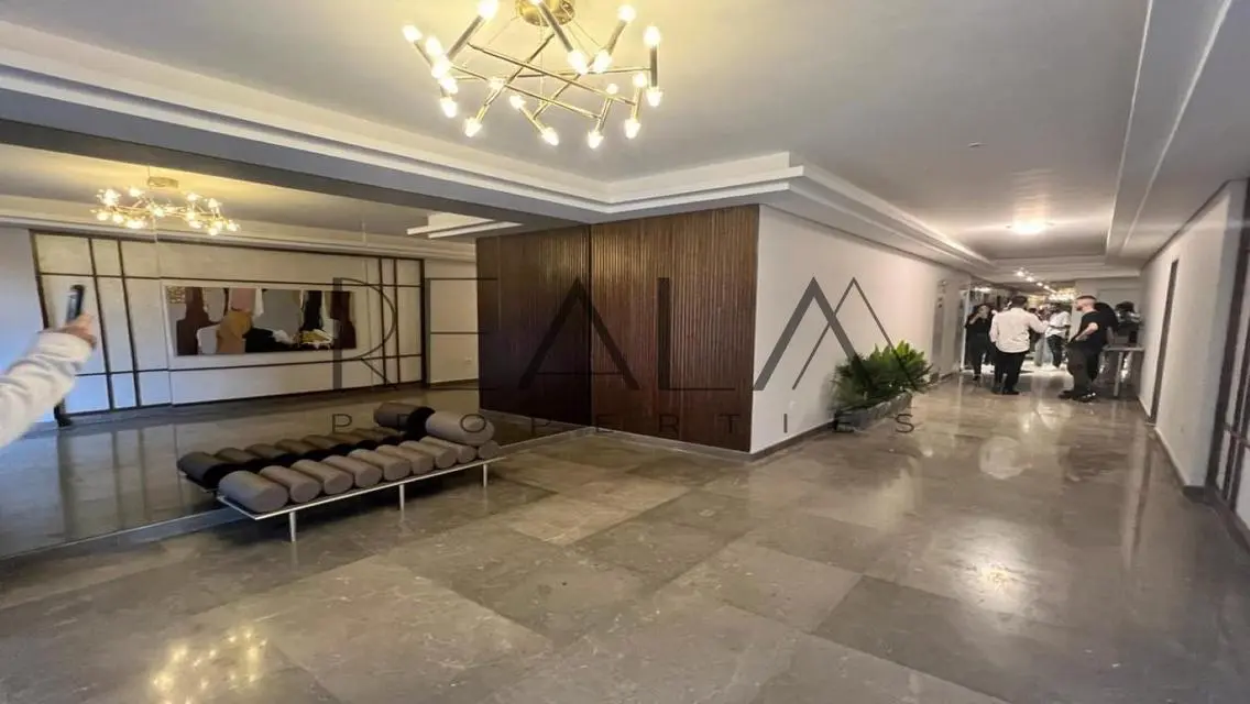 Luxury Apartment for Sale in Watg, London