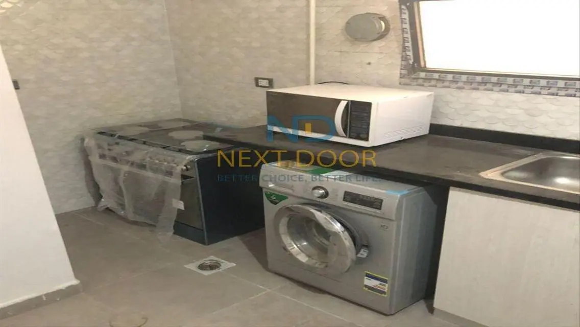 Luxurious Apartment in a Prime Compound Near Major Landmarks