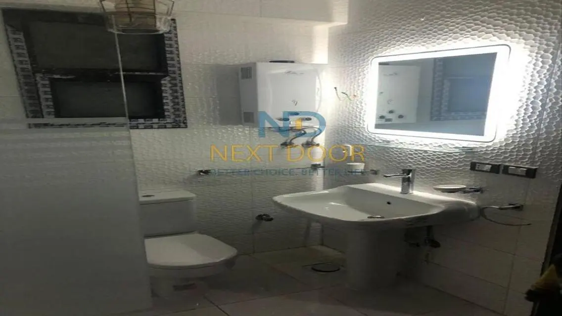 Luxurious Apartment in a Prime Compound Near Major Landmarks