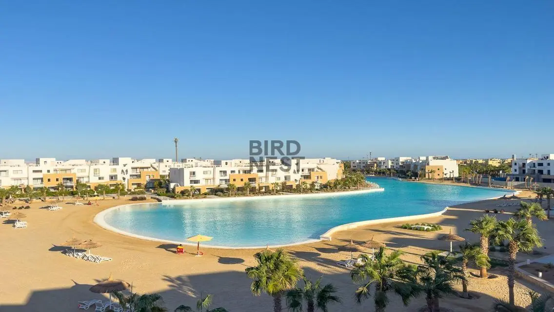 شقة فاخرة مكونة من 3 غرف تطل على بحيرات