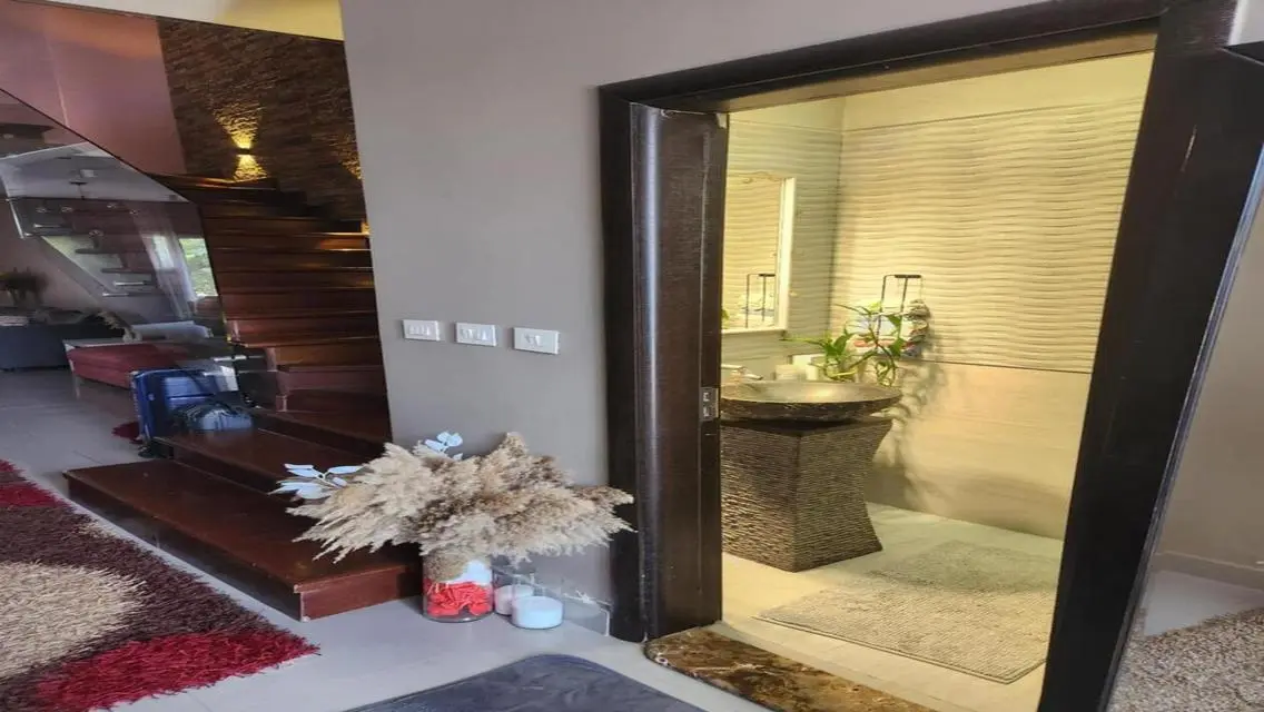 Luxury Apartment with Private Garden and Shared Pool in Prime Location