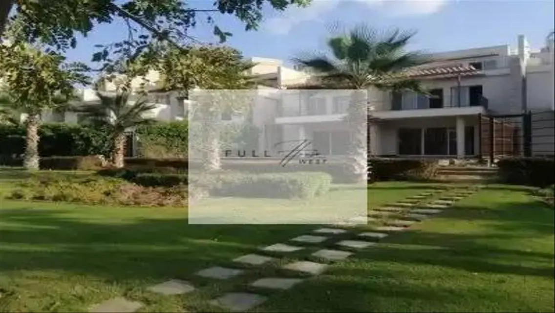 فيلا فاخرة للإيجار مع مسبح وحديقة خاصة