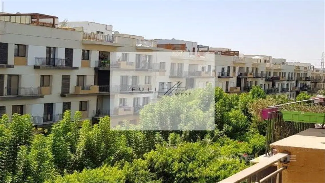 فيلا فاخرة للإيجار مع مسبح وحديقة خاصة