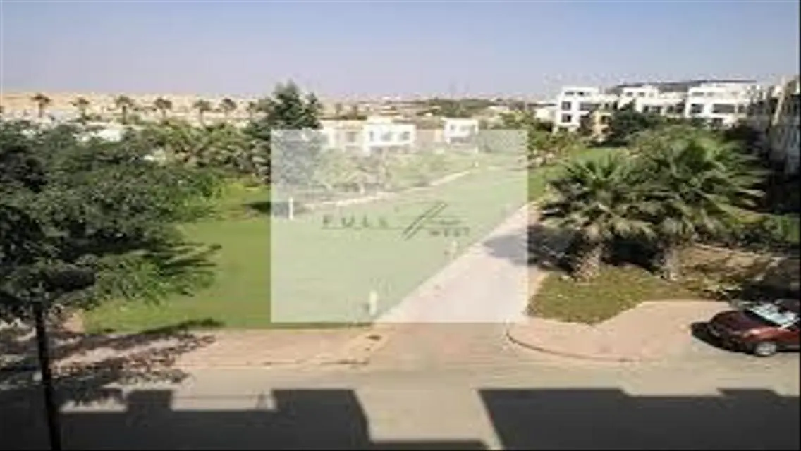 فيلا فاخرة للإيجار مع مسبح وحديقة خاصة
