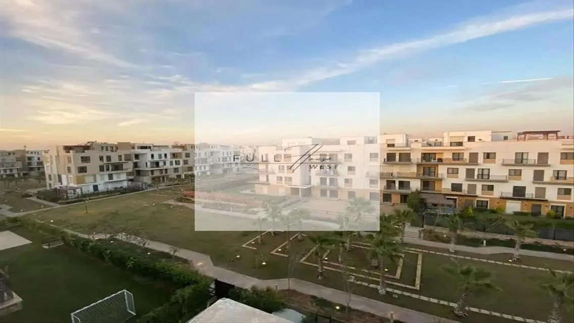 فيلا فاخرة للإيجار مع مسبح وحديقة خاصة