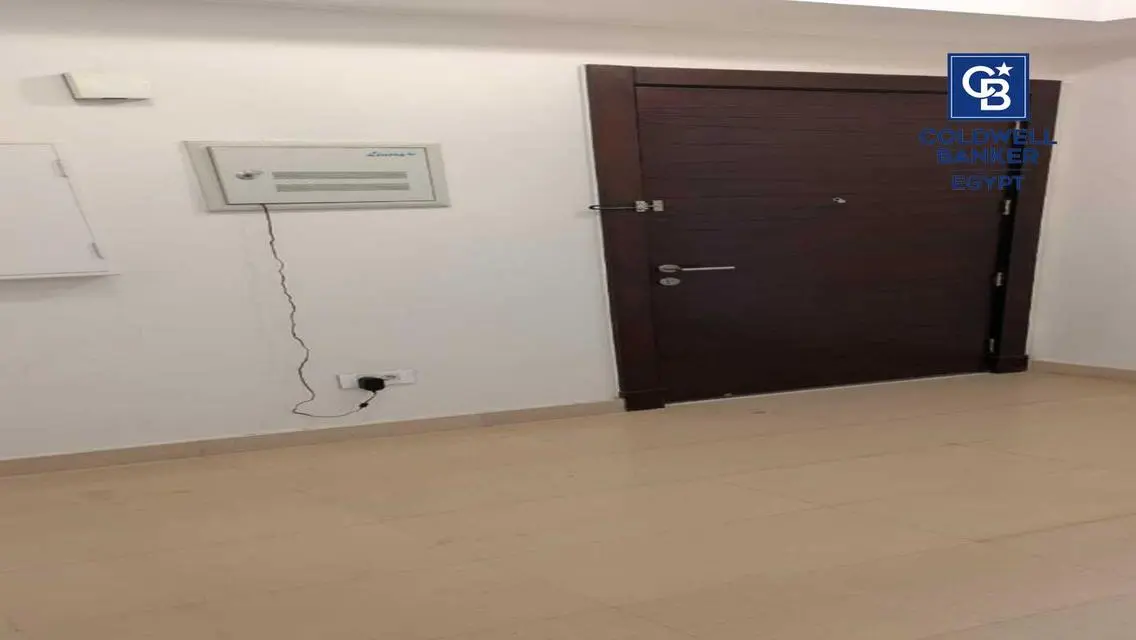 شقة فاخرة للبيع في كولد ويل بانكر