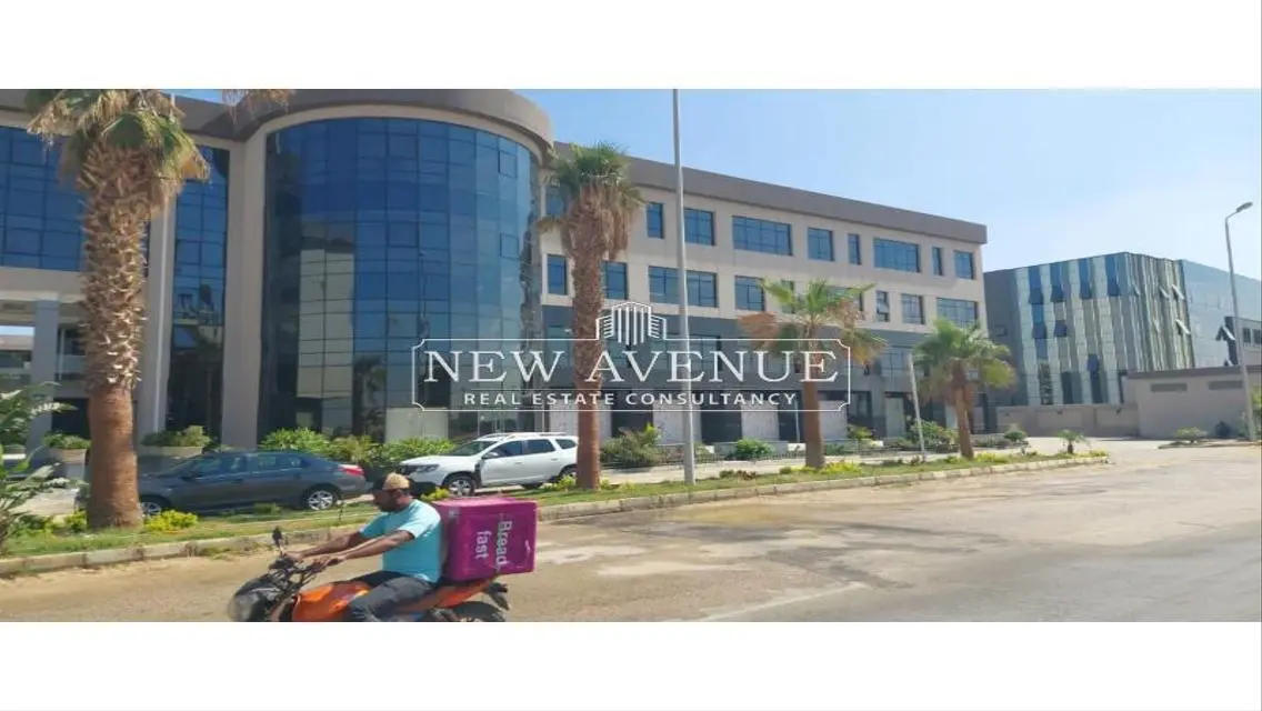 Luxury Apartment with 77000 Square Meters and Covered Parking