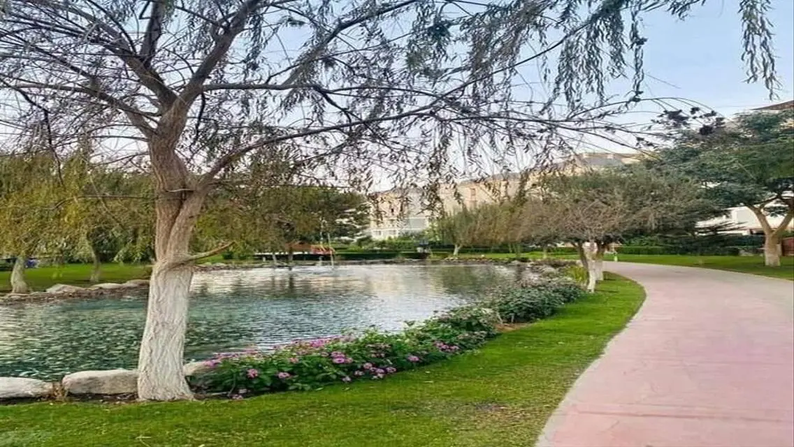 شقة فاخرة بثلاث غرف نوم للبيع