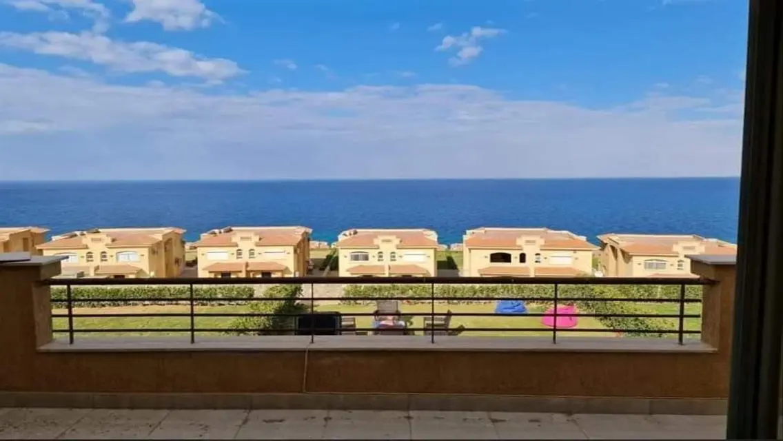 شقة فاخرة بثلاث غرف نوم للبيع