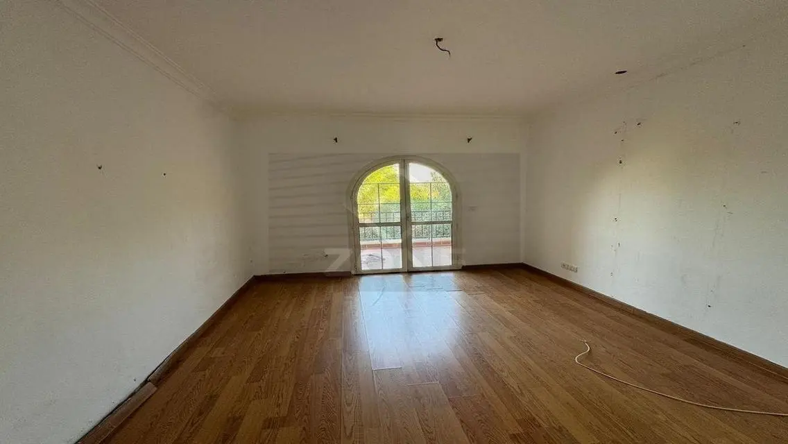 Luxurious Villa for Sale in a Charming Area