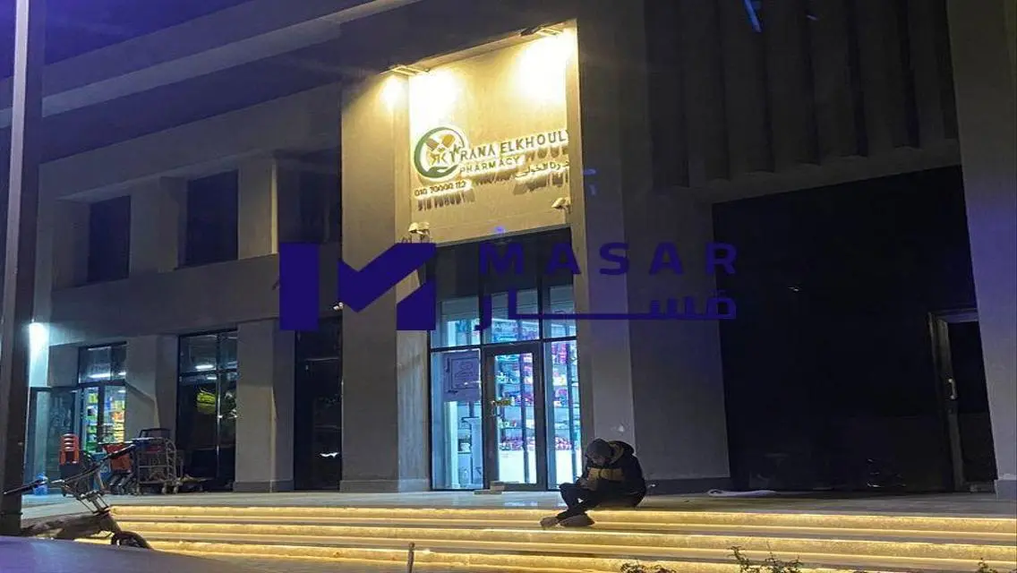 شقة فاخرة للبيع مع حديقة خاصة وغرفة دراسة