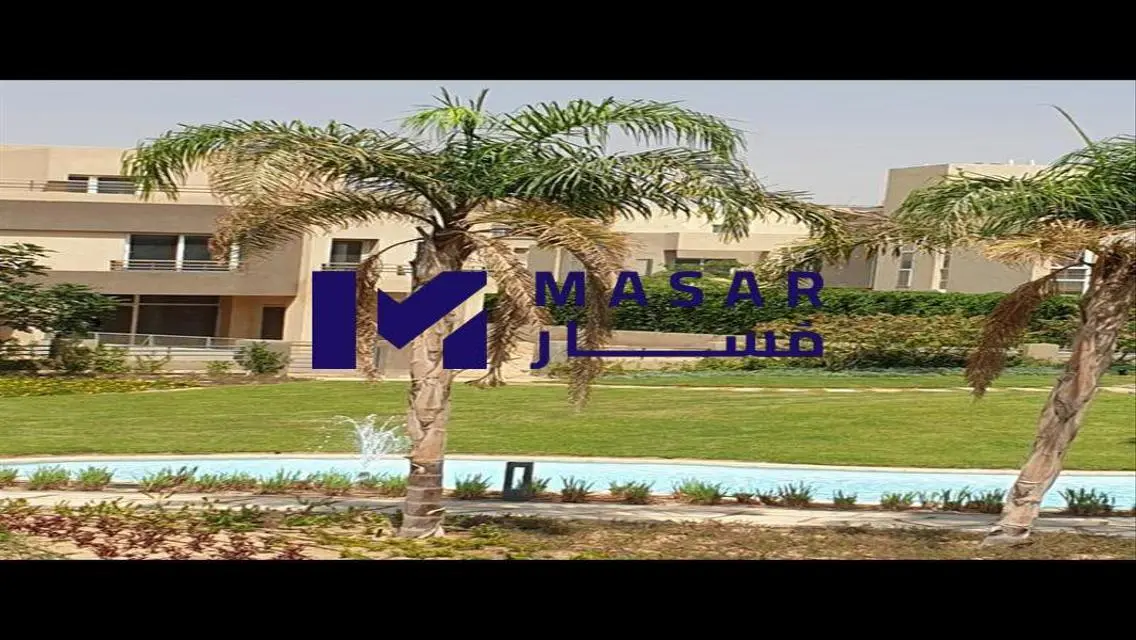 شقة فاخرة للبيع مع حديقة خاصة وغرفة دراسة