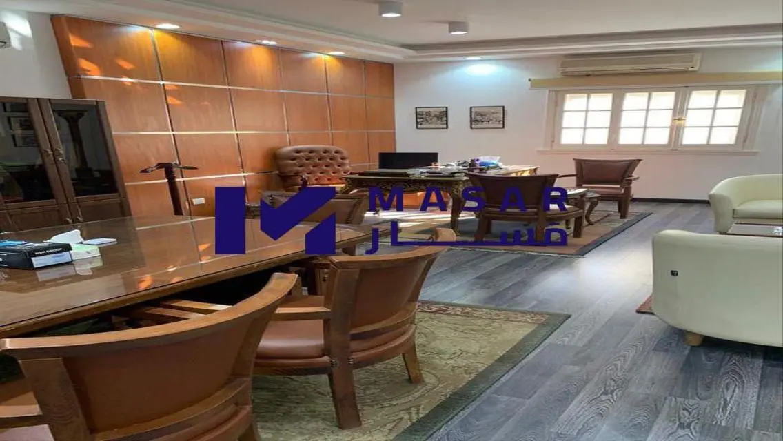 عقار رائع بمساحة واسعة للبيع