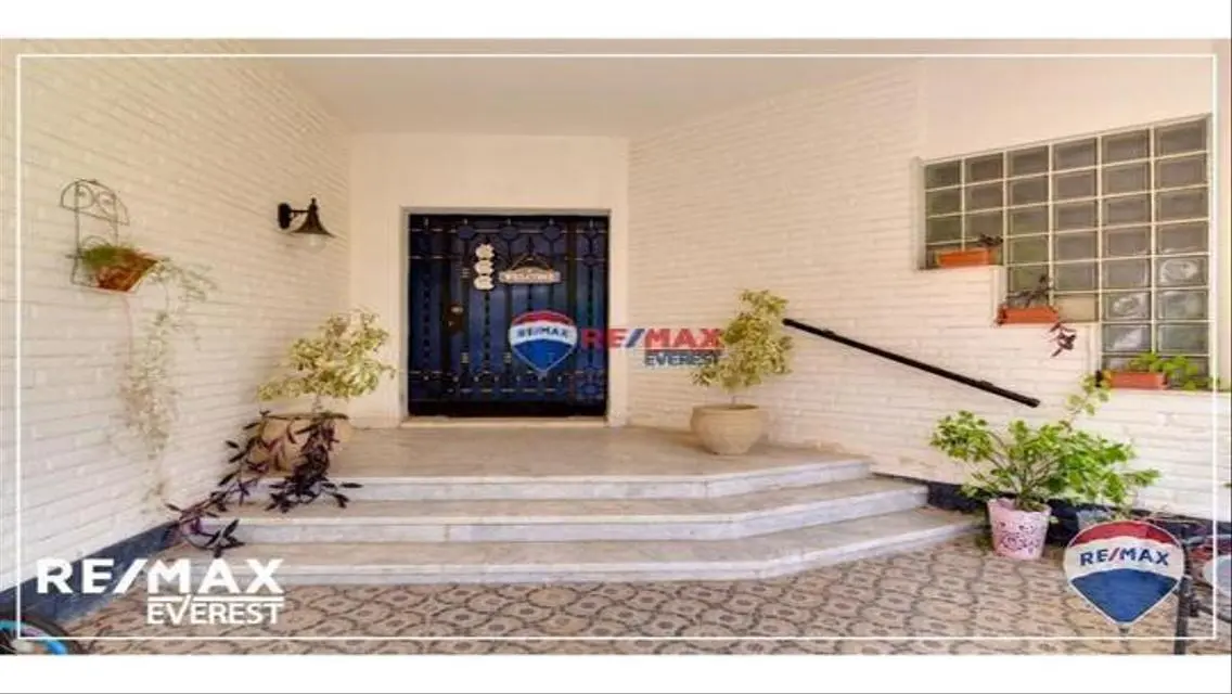 Luxurious Home with Private Garden and Pool
