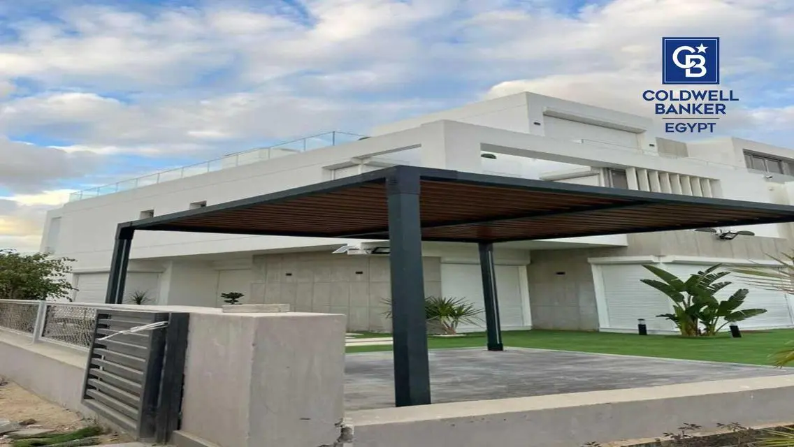 Luxury Villa with Private Garden and Swimming Pool in the Heart of the City