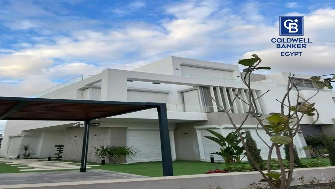 Luxury Villa with Private Garden and Swimming Pool in the Heart of the City