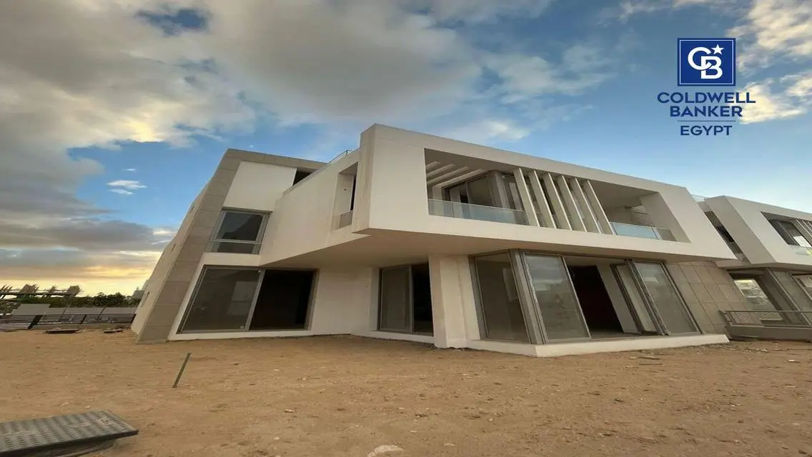 Luxury Villa with Private Garden and Swimming Pool in the Heart of the City