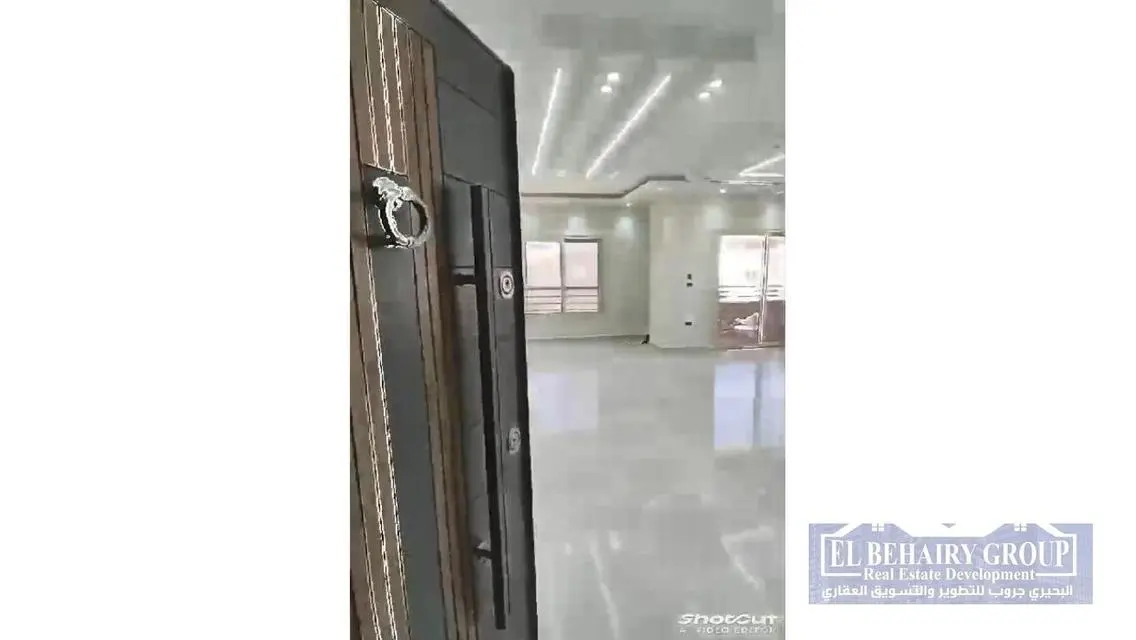 Luxury 2-Bedroom Apartment with Garden