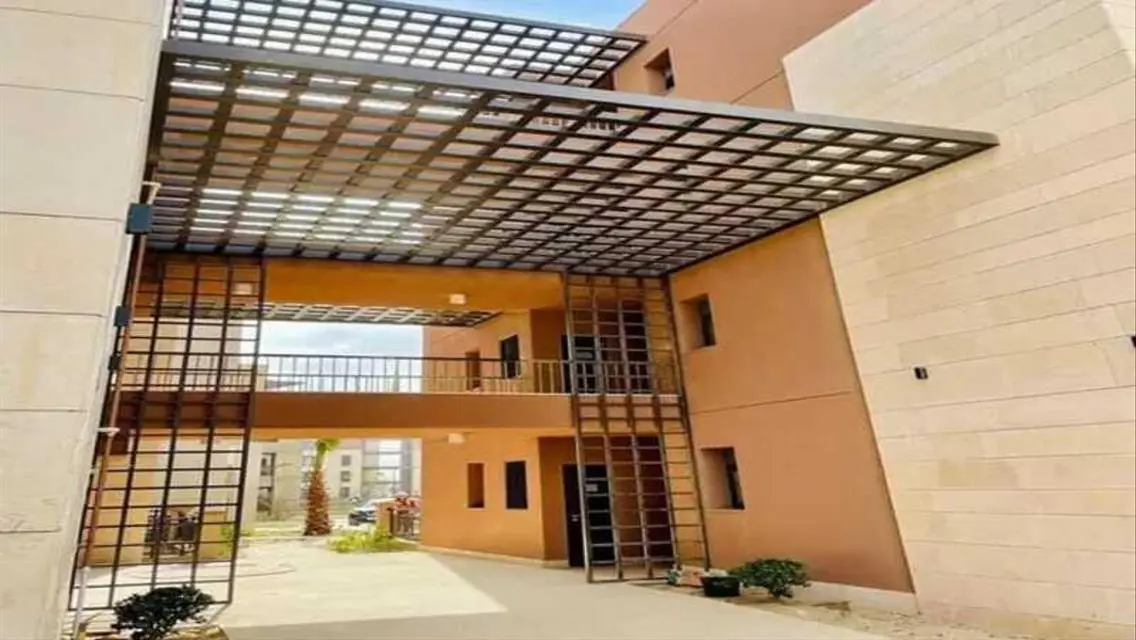 شقة فاخرة مكونة من 3 غرف نوم معamenities استثنائية