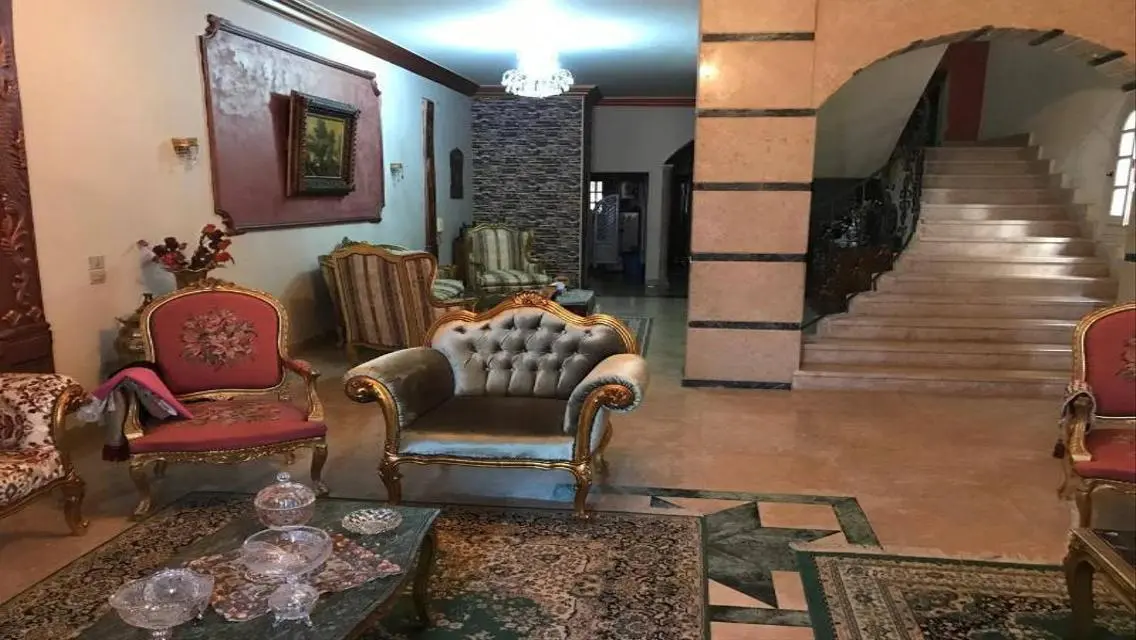 إقامة مذهلة مع شرفة وحديقة خاصة في موقع رئيسي