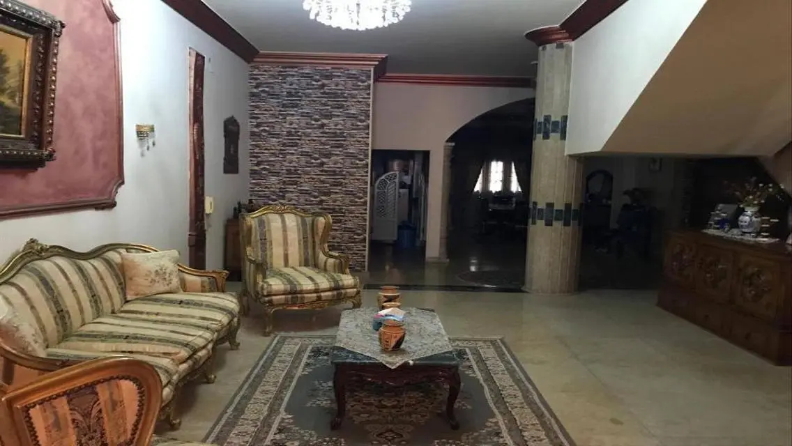 إقامة مذهلة مع شرفة وحديقة خاصة في موقع رئيسي
