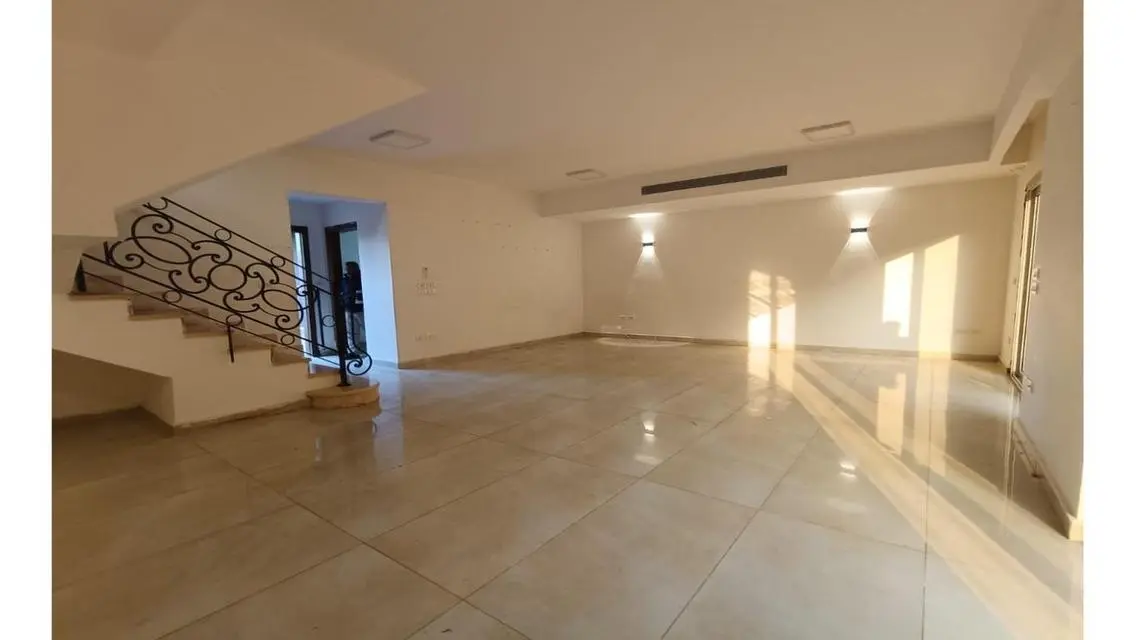 شقة مميزة للبيع في موقع رائع