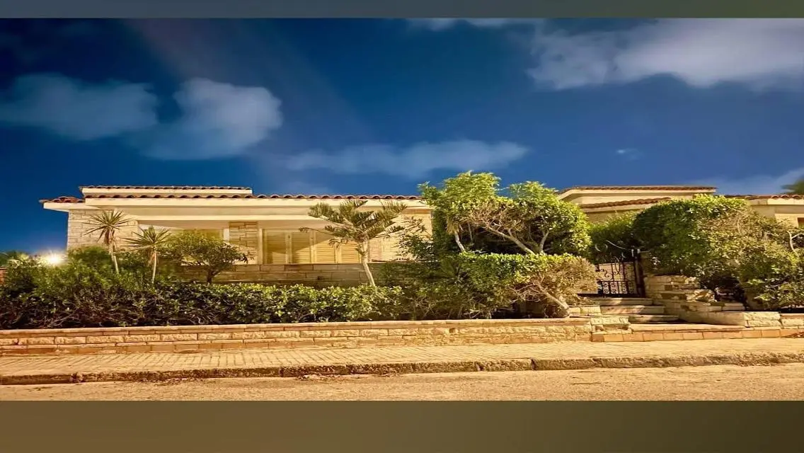 شقة فاخرة بمساحة 200 متر مطلة على بحيرة