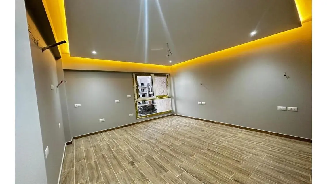 شقة فاخرة للإيجار في نادي 155 بارك - 25000