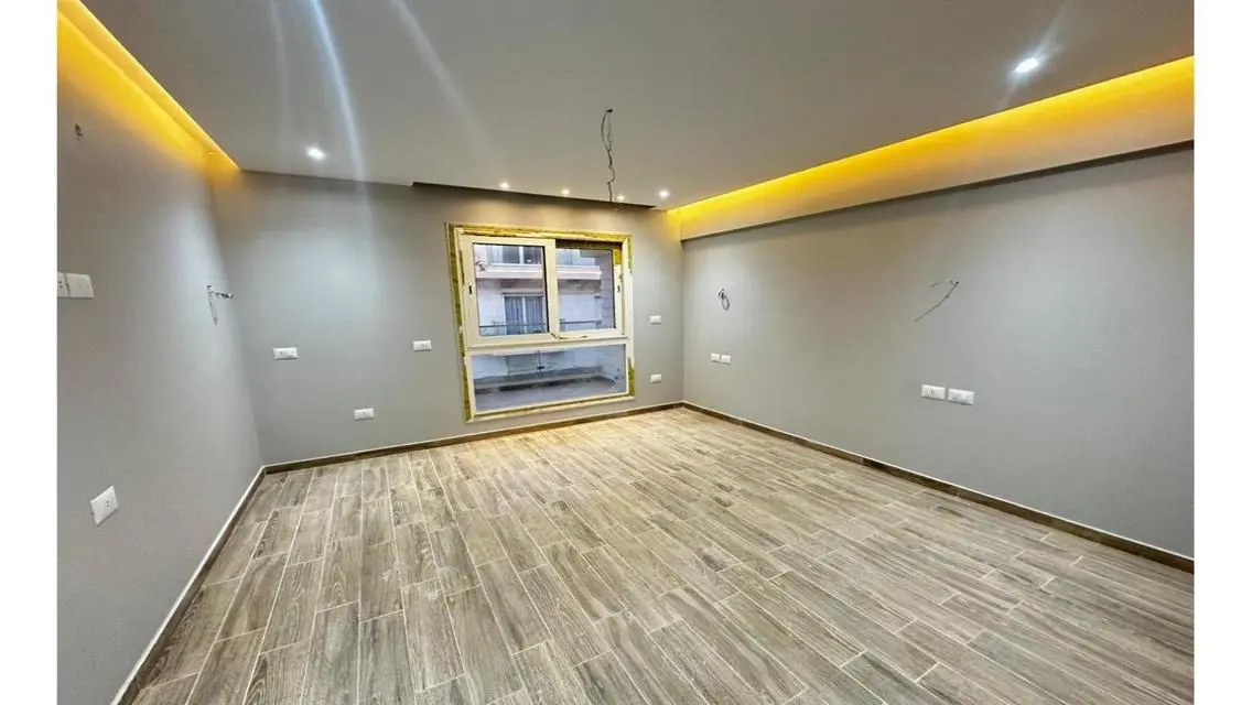 شقة فاخرة للإيجار في نادي 155 بارك - 25000