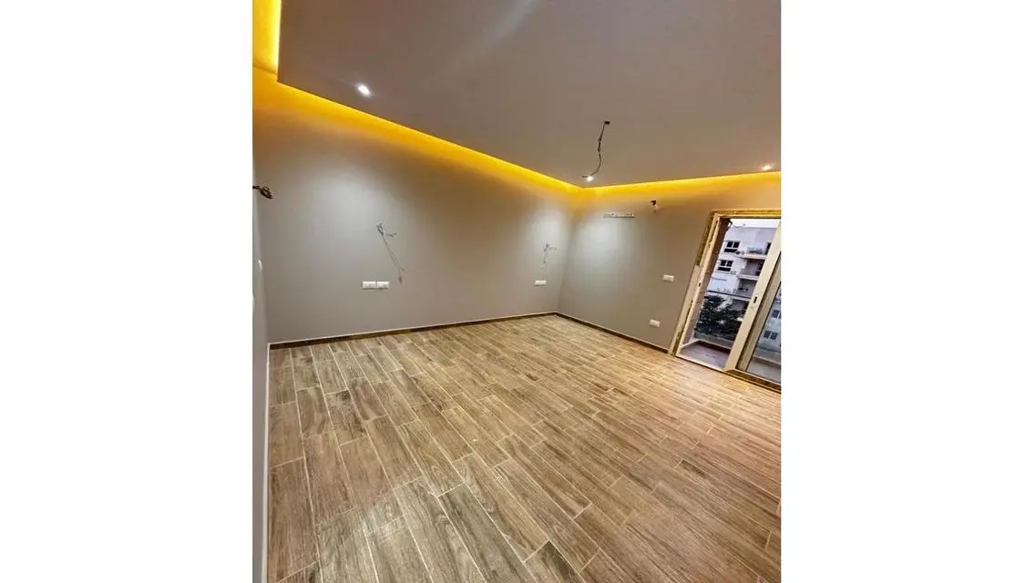 شقة فاخرة للإيجار في نادي 155 بارك - 25000