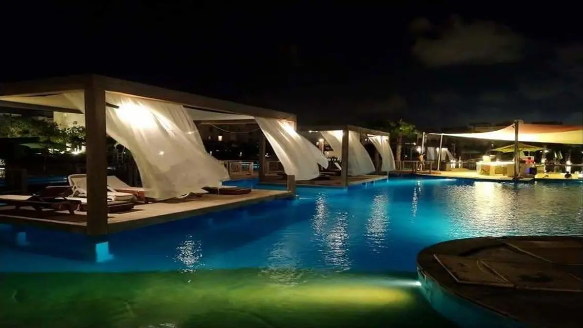 Luxury Apartment with Pool and Full Amenities