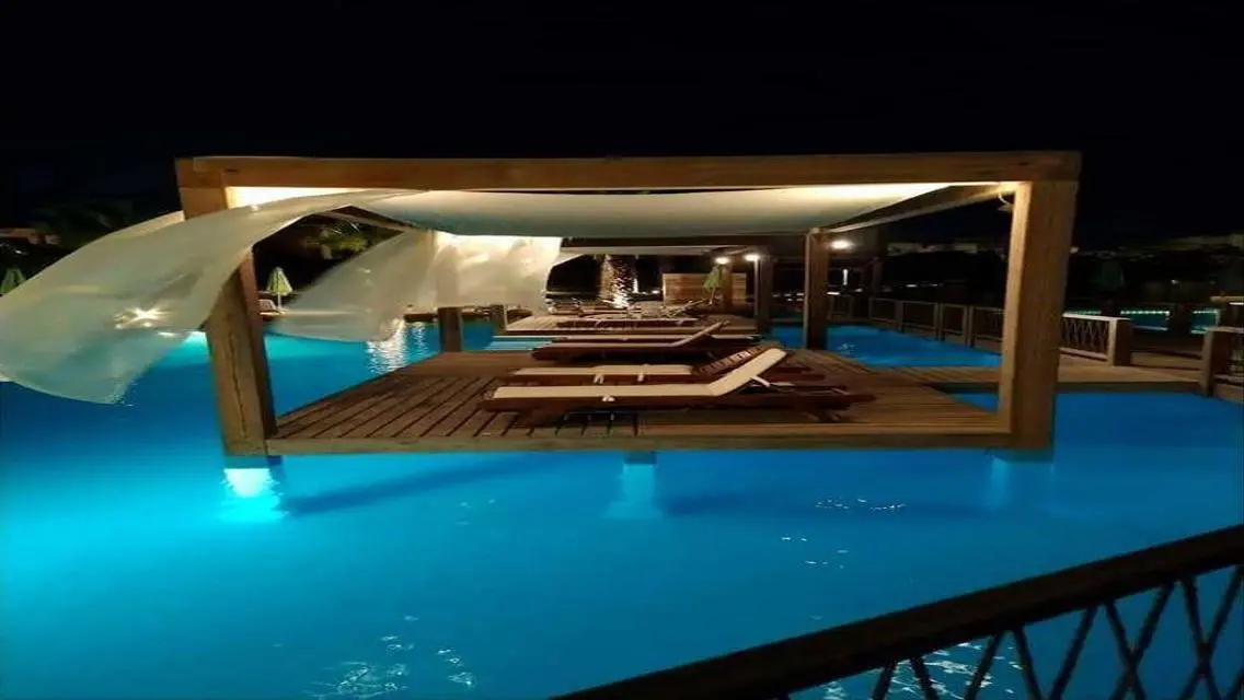 Luxury Apartment with Pool and Full Amenities