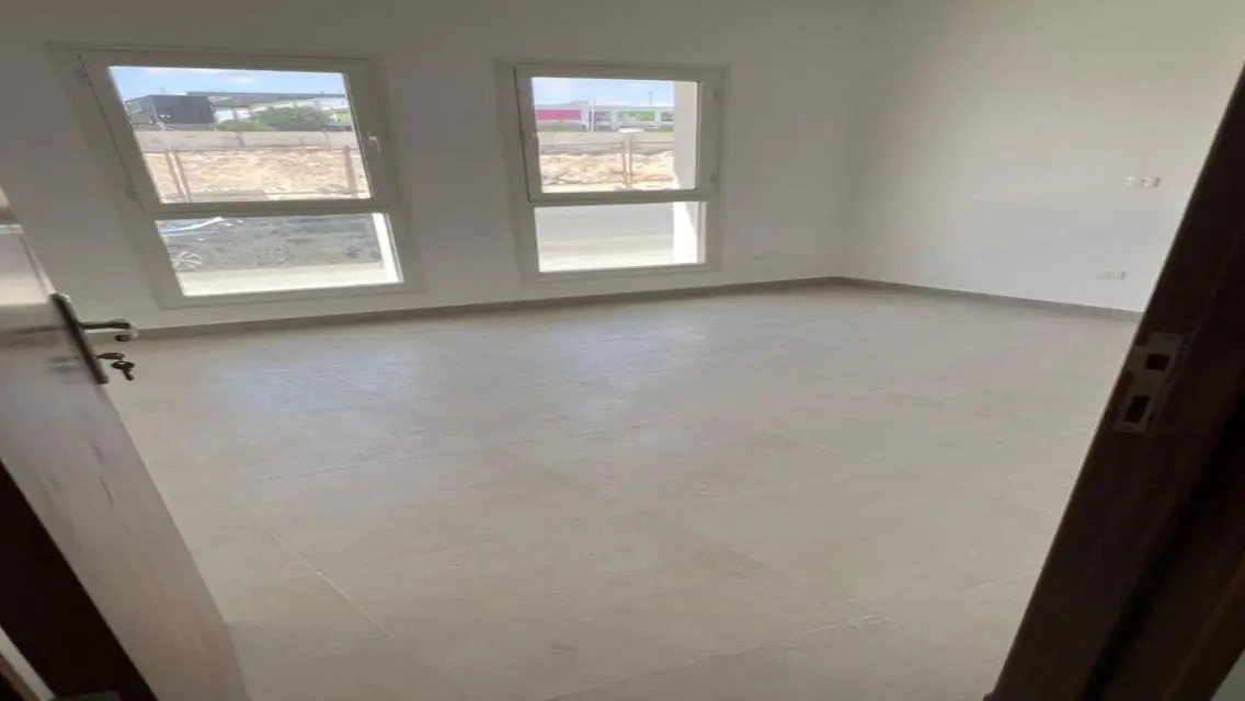 شقة فاخرة مكونة من 3 غرف نوم بسعر 9,500,000