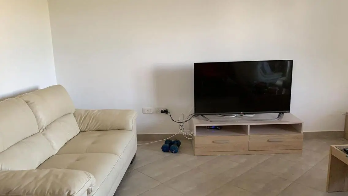 فيلا فاخرة للبيع مع إطلالة على البحيرات