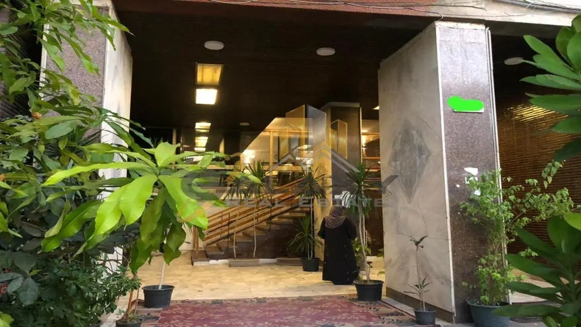 فيلا راقية مع مسبح وحديقة خاصة للبيع