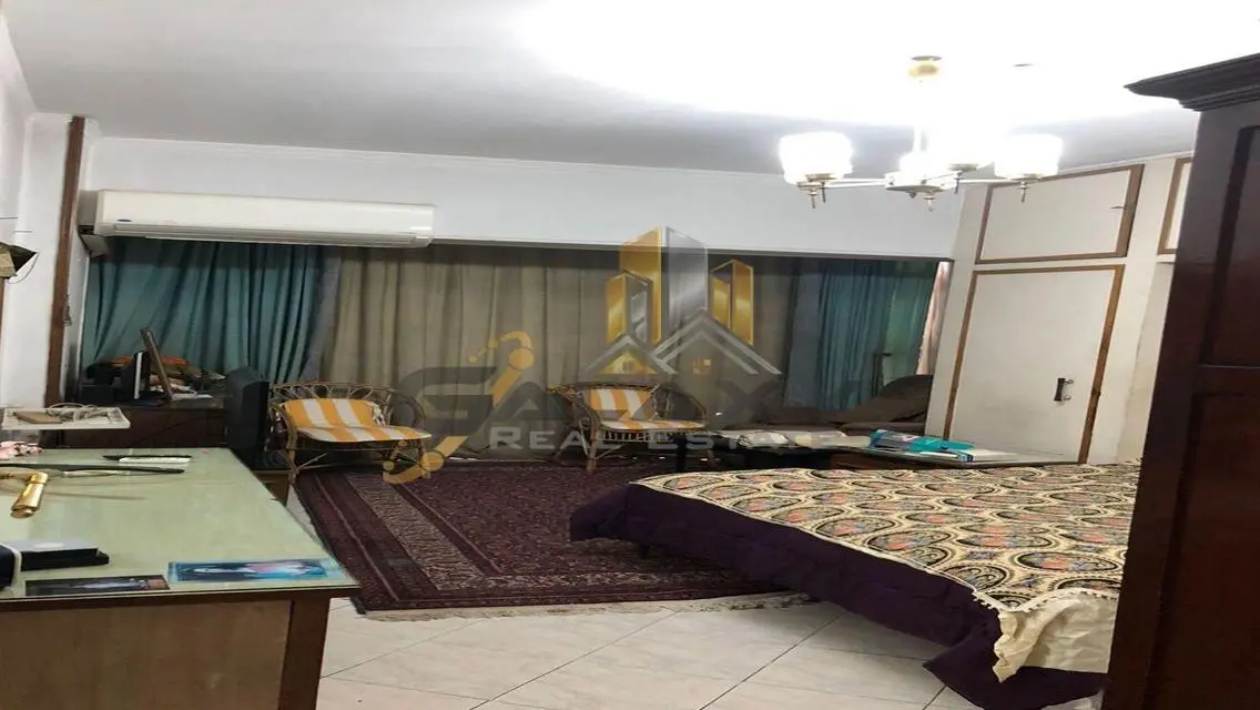 فيلا راقية مع مسبح وحديقة خاصة للبيع