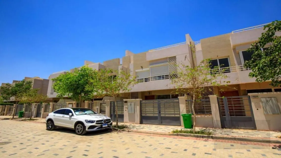 فيلا فاخرة مع بحيرات وساكن خاص