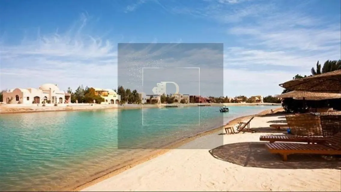 Luxury Apartment Overlooking Lakes in the Heart of the City